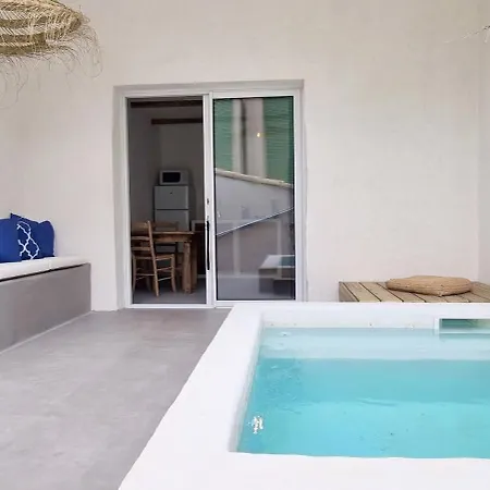 Xenónas Avec Petite Piscine Privée
