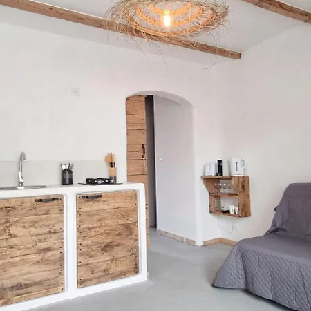 Xenónas Avec Petite Piscine Privée