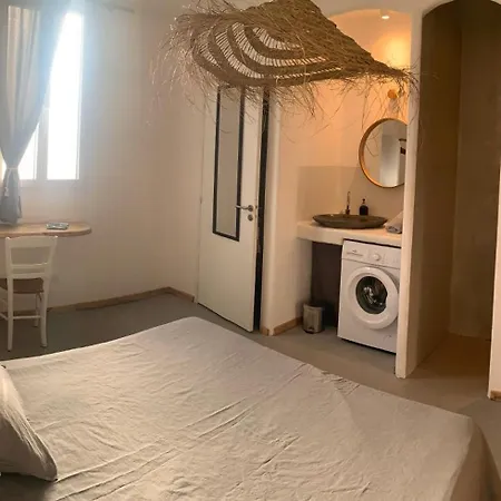 Xenónas Avec Petite Piscine Privée *