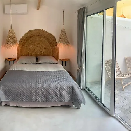 Xenónas Avec Petite Piscine Privée *