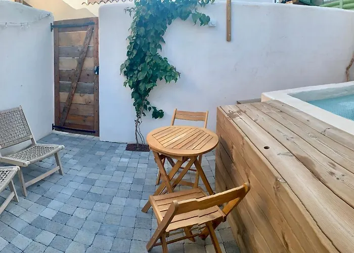Xenonas Avec Petite Piscine Privee