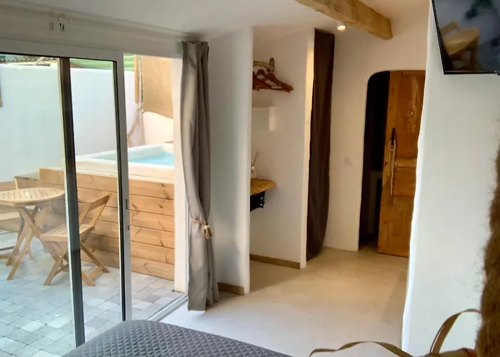 Xenonas Avec Petite Piscine Privee *